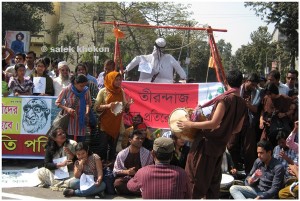 গণজাগরণ মঞ্চের আন্দোলনে যুক্ত হয় সাংস্কৃতিক দলগুলোও। 